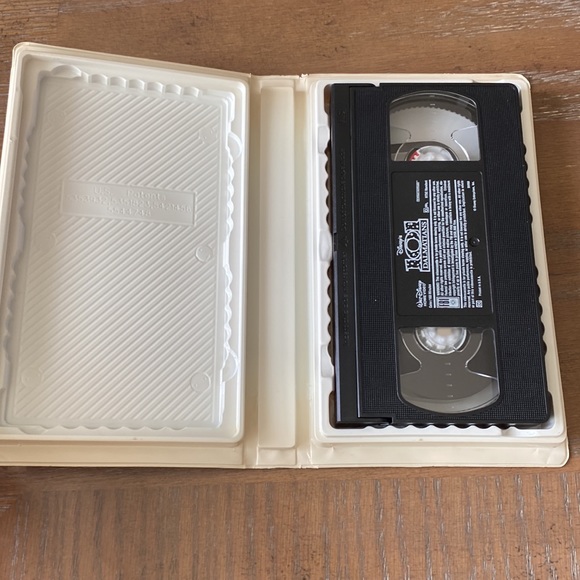 1996 Original Disney's "101 Dalmatians" VHS Tape - Picture 3 of 9